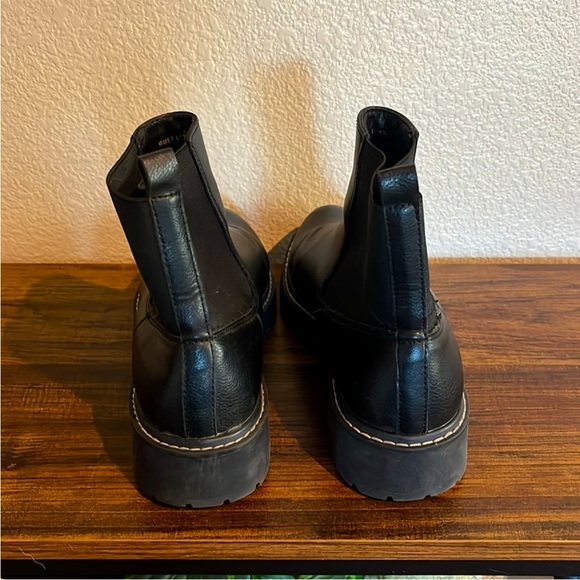 DV Dolce Vita Chelsea Boots Style Lobera Black Slip-on Women’s Size 9 EUC 🖤 - Picture 5 of 5